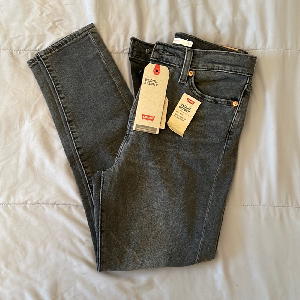 Levi’s Women’s Jeans Wedgie Skinny Gray Black Size 28 NWT - Picture 4 of 9
